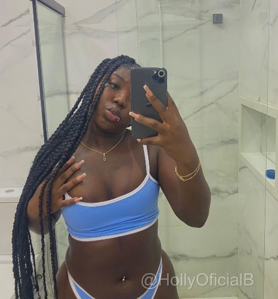Holly Bombom photo 14 — Black, Chubby
