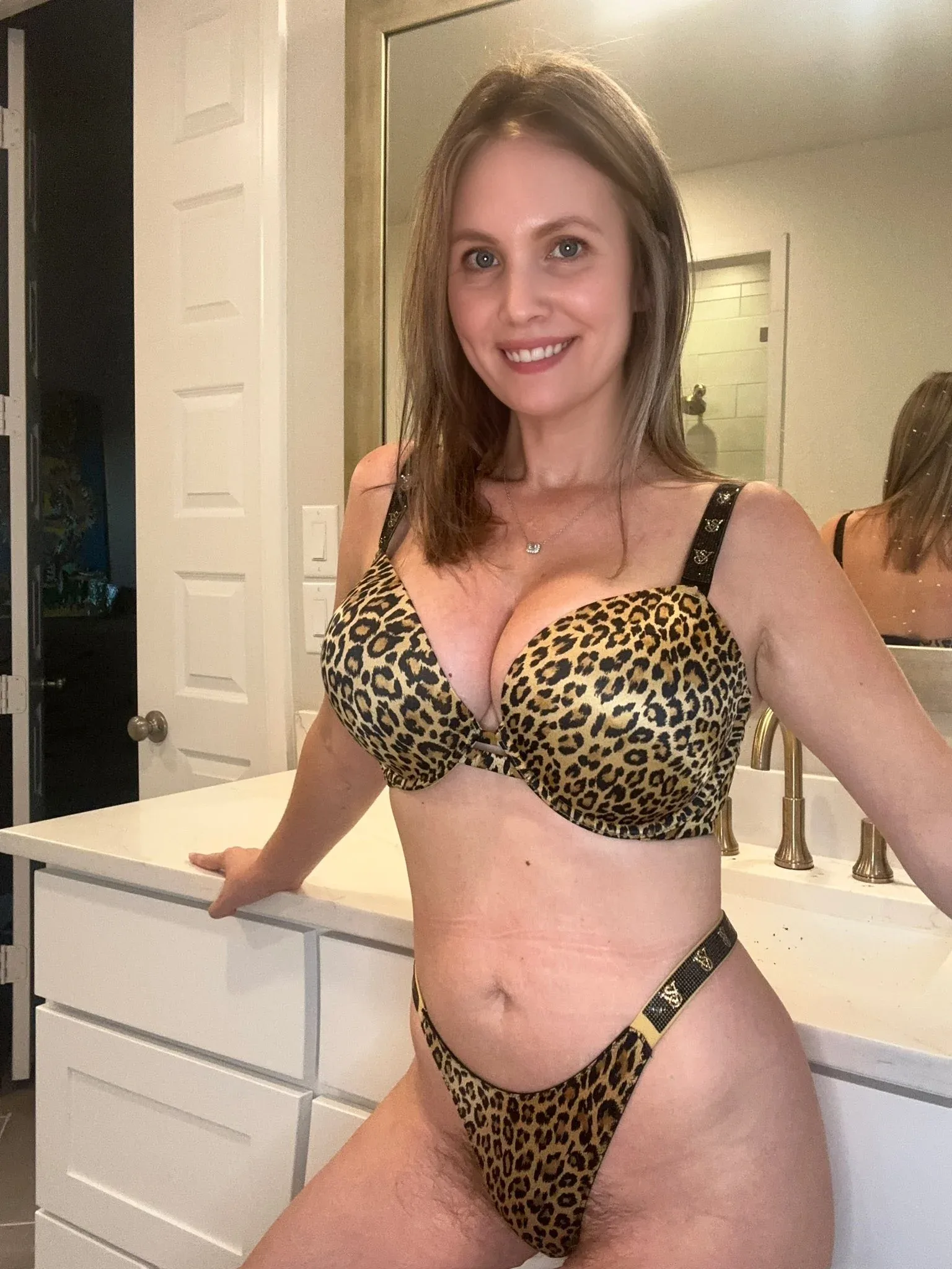 Holly Jane Johnston photo 6 — Adult Model, Hotwife, Housewife, American