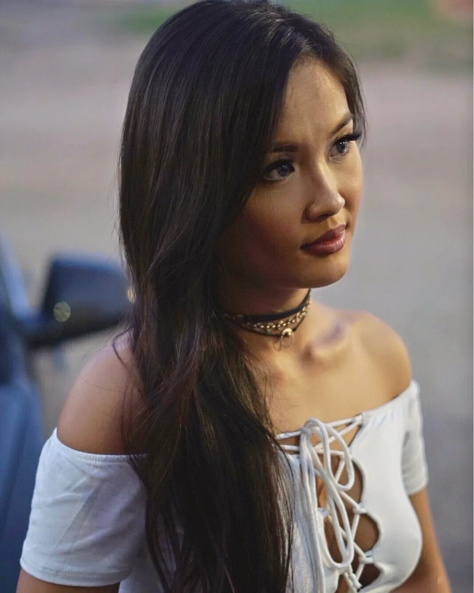 Honey Siong photo 21 — Average, Brown