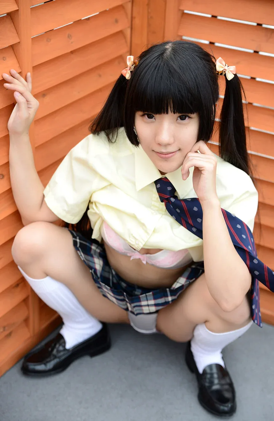 Ichigo Aoi photo 14 — Black, Slim