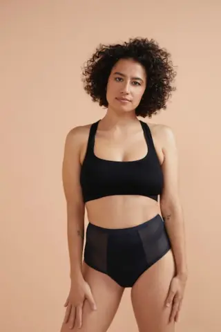 Ilana Glazer photo 3 — Average, Brown