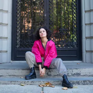 Ilana Glazer photo 8 — Brown, Average