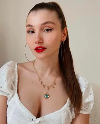 Ilayda Akdogan photo 2 — Brown
