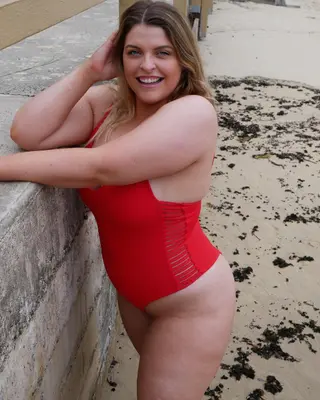 India Hickey photo 5 — Caucasian, Plus Size Model
