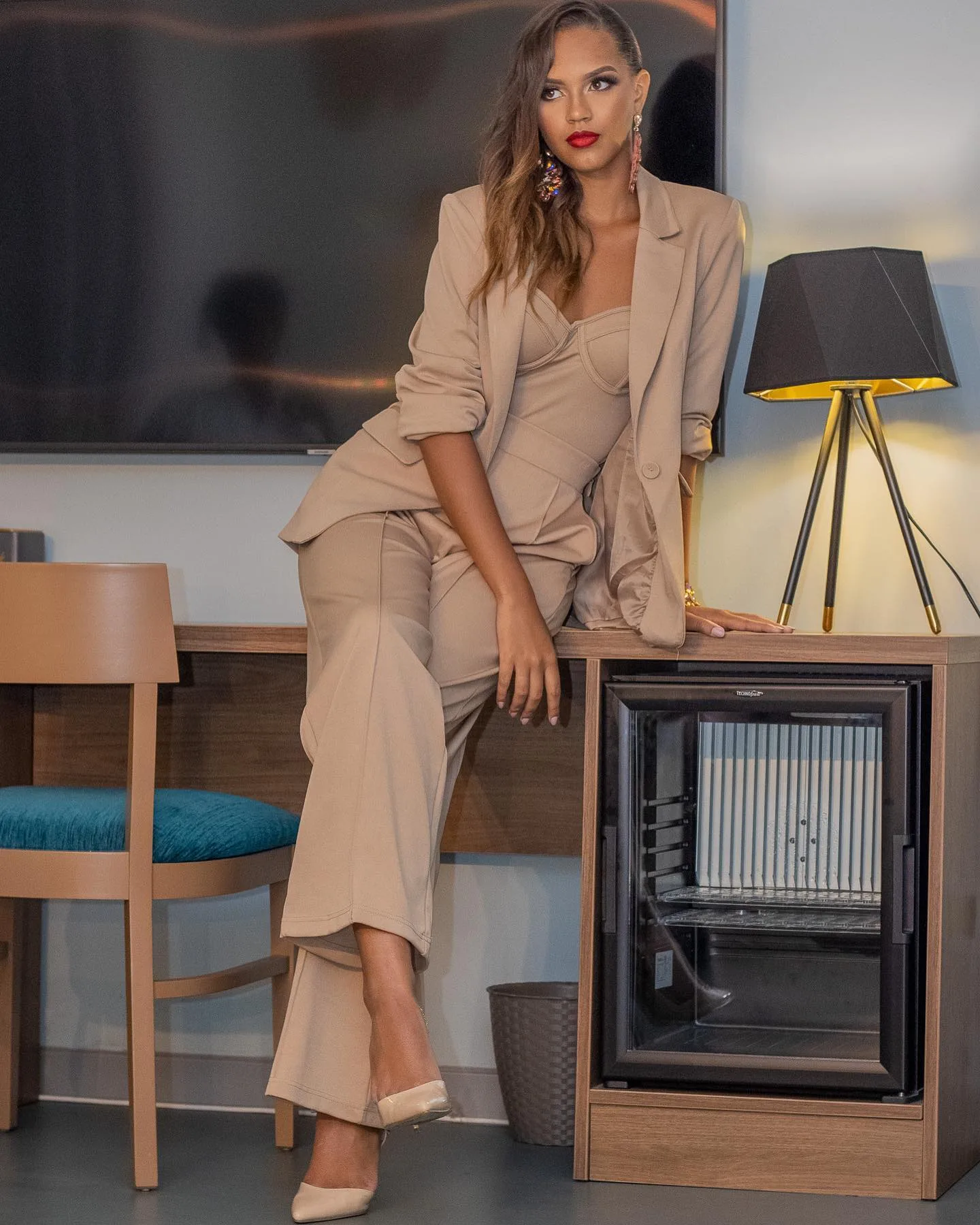 Indira Ampiot photo 9 — Slim, Brown