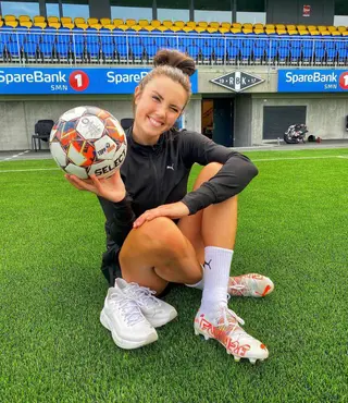 Ingrid Syrstad Engen photo 2 — Black, Athletic