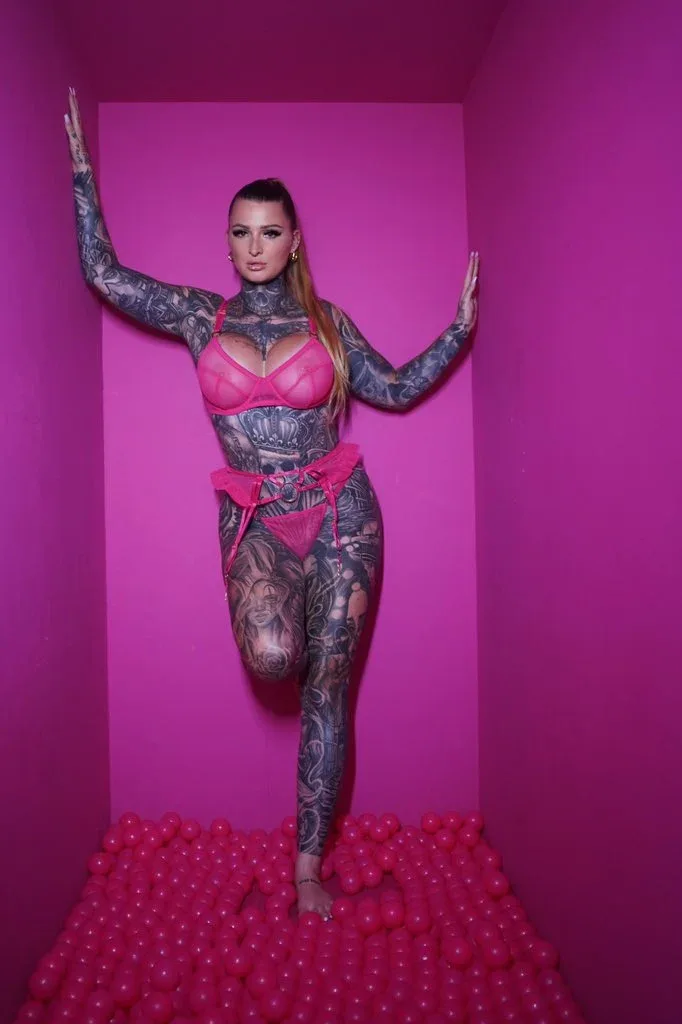Inked Lorena photo 2 — Slim, Brown