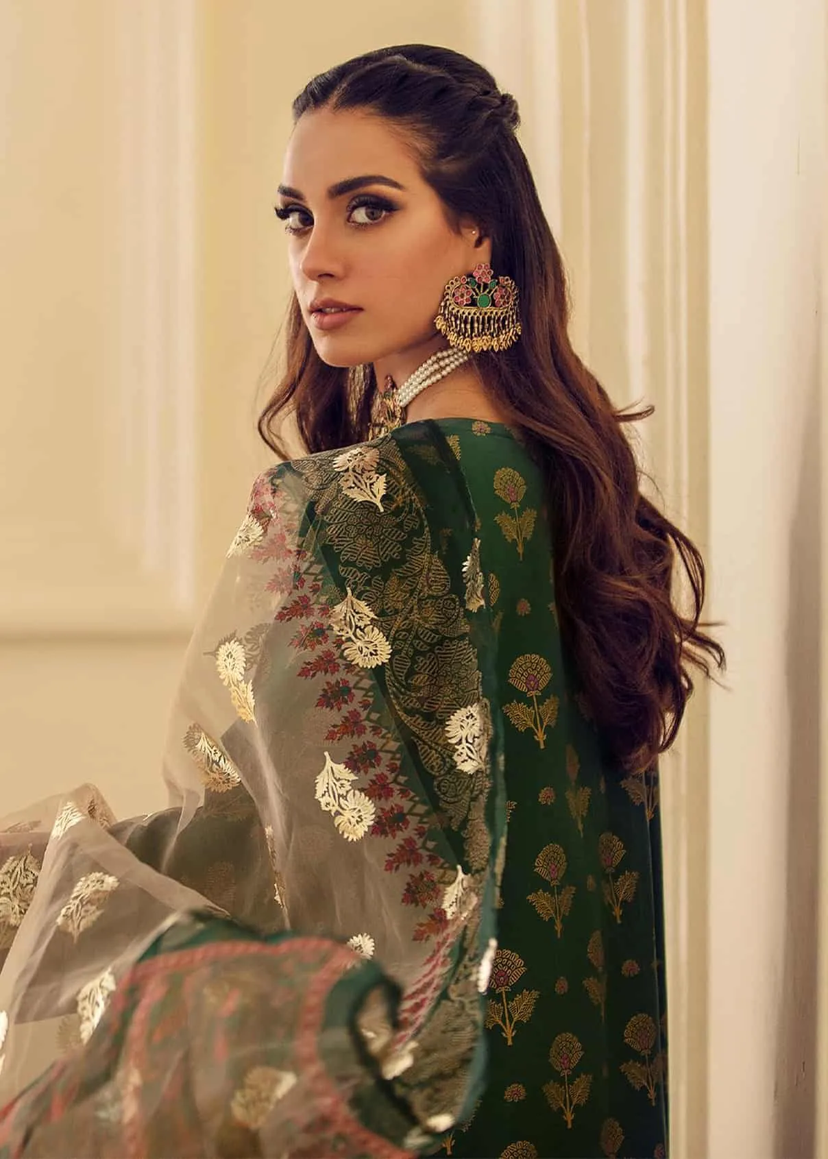 Iqra Aziz photo 4 — Brown, Middle Eastern