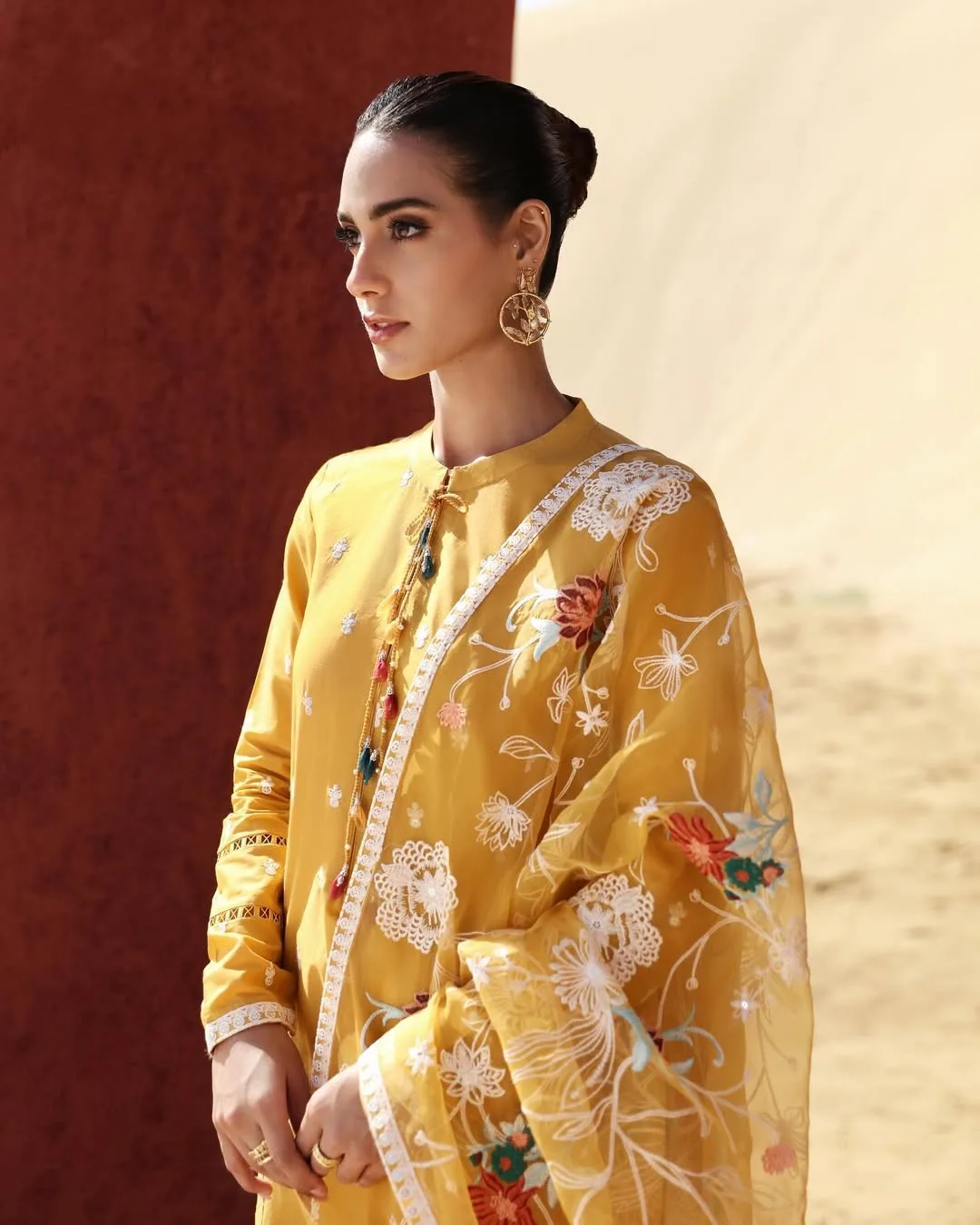Iqra Aziz photo 7 — Pakistani, Brown