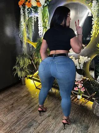 Iromi Perez photo 10 — Brown, Latin