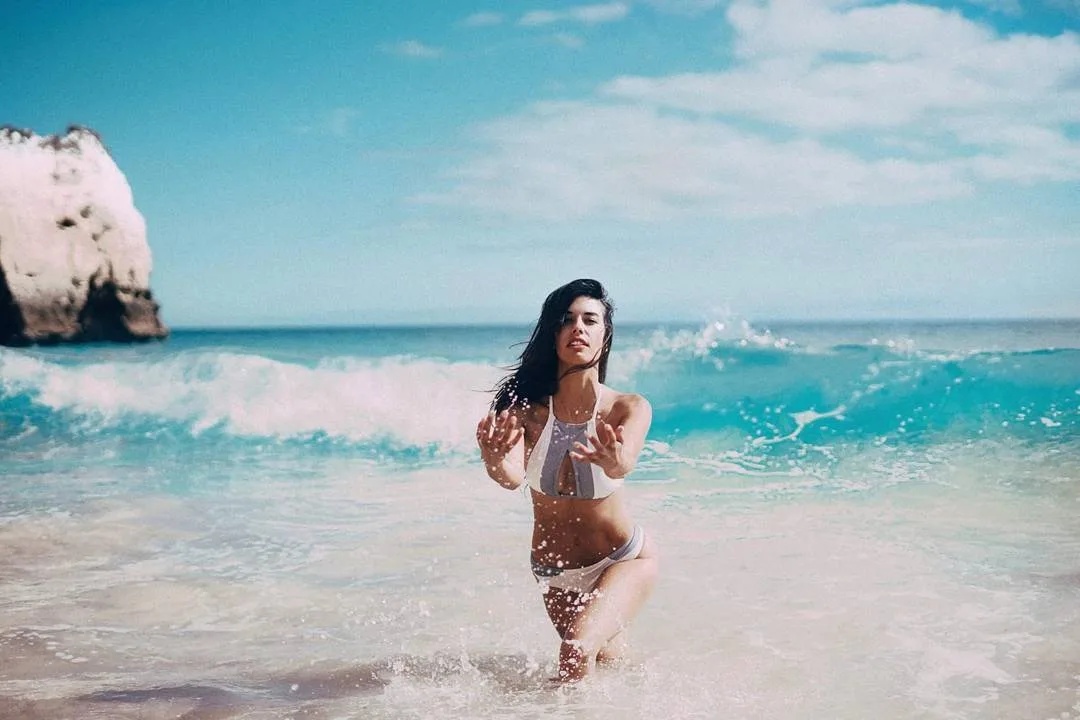 Isabela Valadeiro photo 10 — Brown, Caucasian
