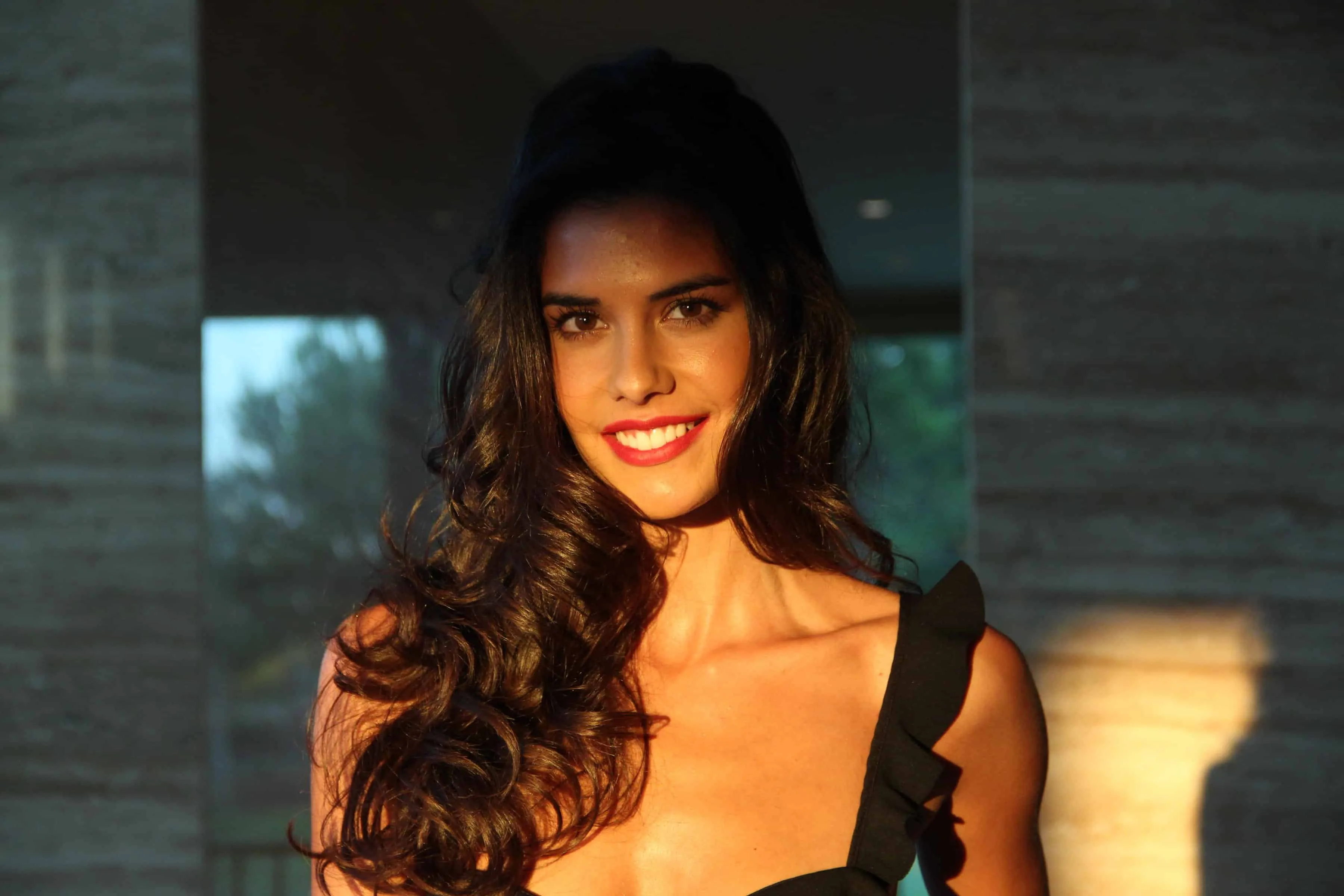 Isabela Valadeiro photo 8 — Brown, Slim