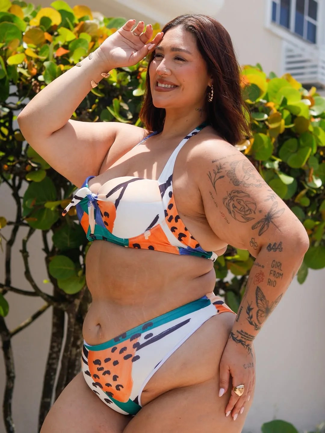 Isabella Santana photo 4 — Brown, Asian