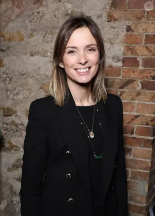 Isabelle Ithurburu photo 16 — Brown, Caucasian