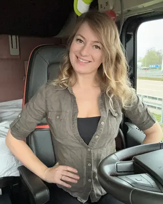 Iwona Blecharczyk photo 14 — Caucasian, Trucker