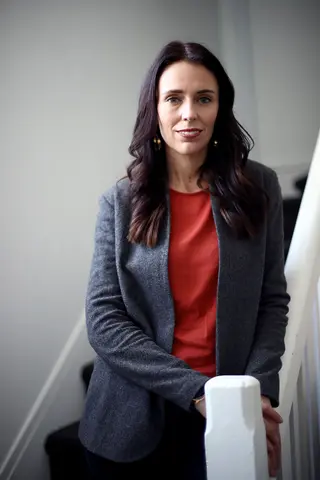 Jacinda Ardern photo 2 — Brown, Average