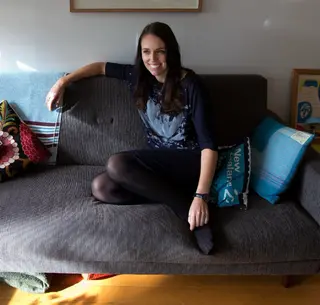 Jacinda Ardern photo 8 — Brown, Average