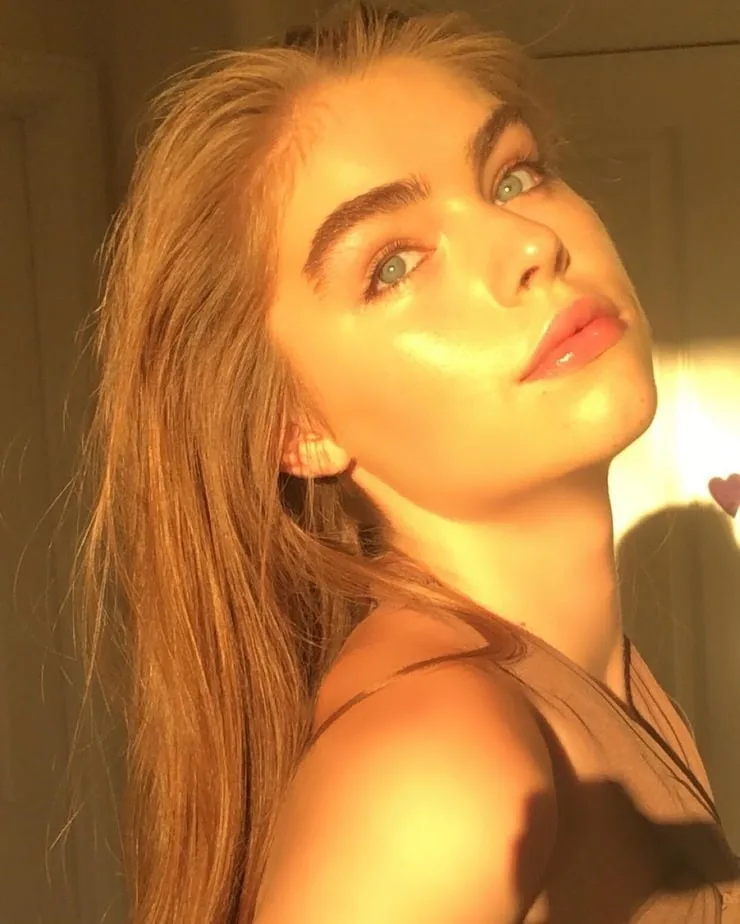Jade Weber photo 13 — French), (American), (Hong Konger, Brown