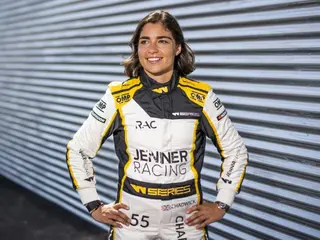 Jamie Chadwick photo 15 — Average, Brown