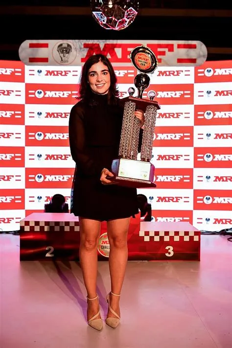 Jamie Chadwick photo 2 — Brown, Average