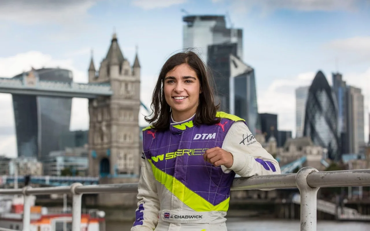 Jamie Chadwick photo 3 — Average, Brown