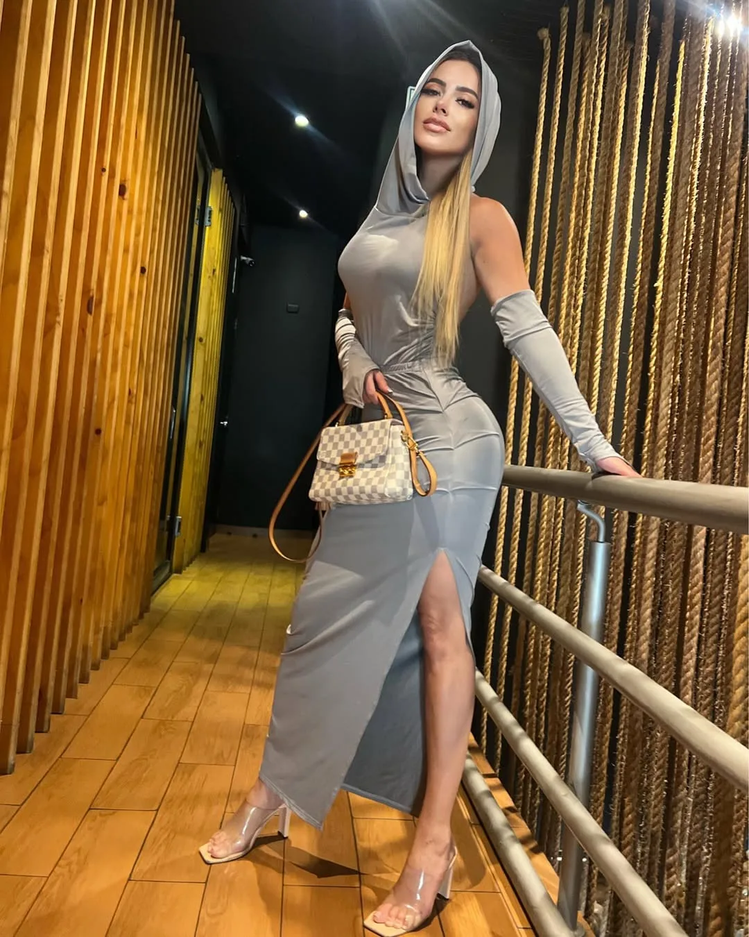 Jamila Dahabreh photo 2 — Blonde, Brown