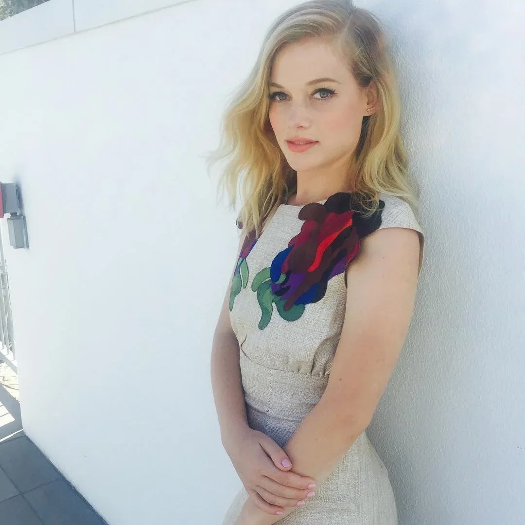 Jane Levy photo 10 — Blue, Caucasian