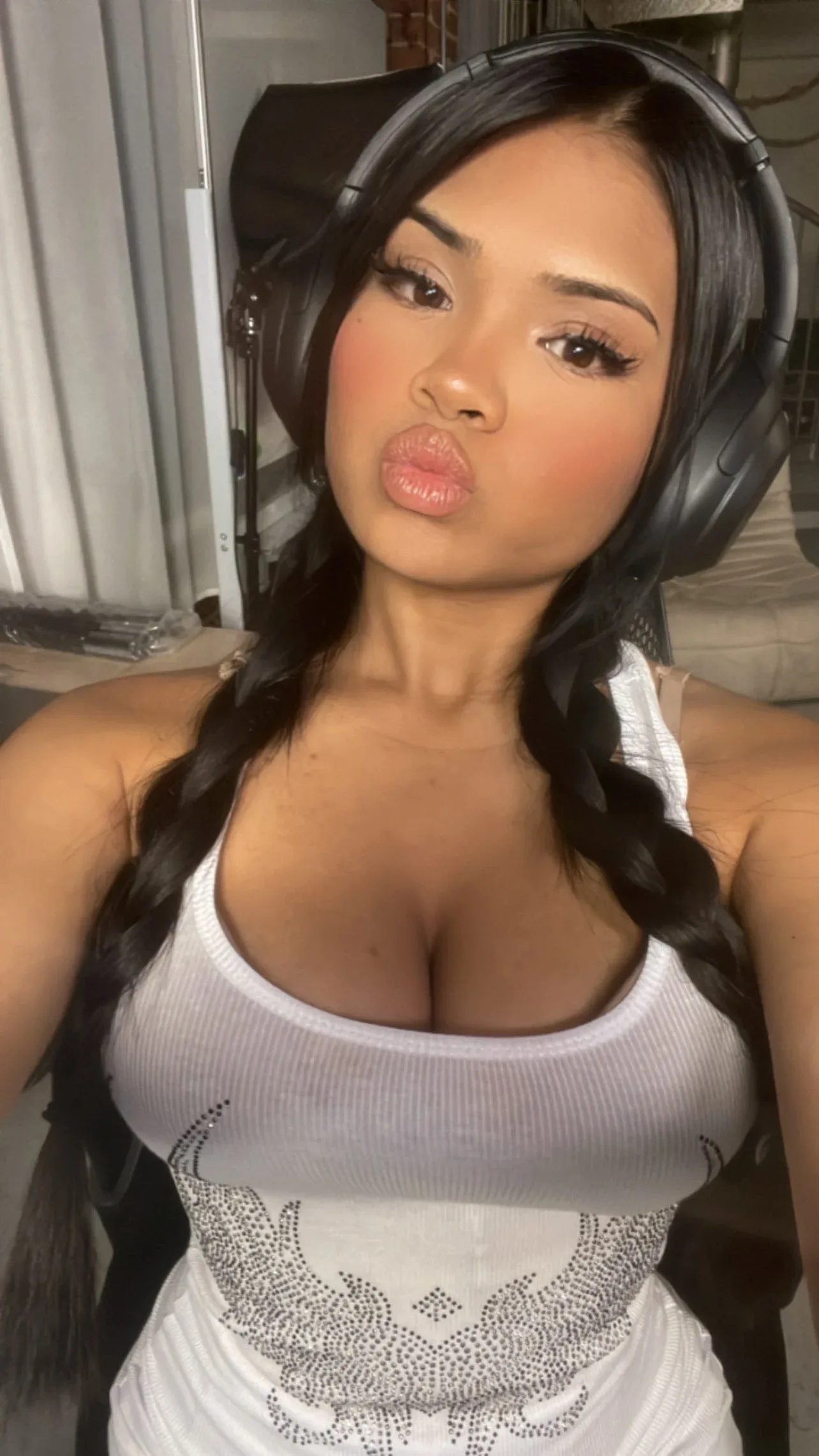 Janifest photo 16 — Brown, Asian