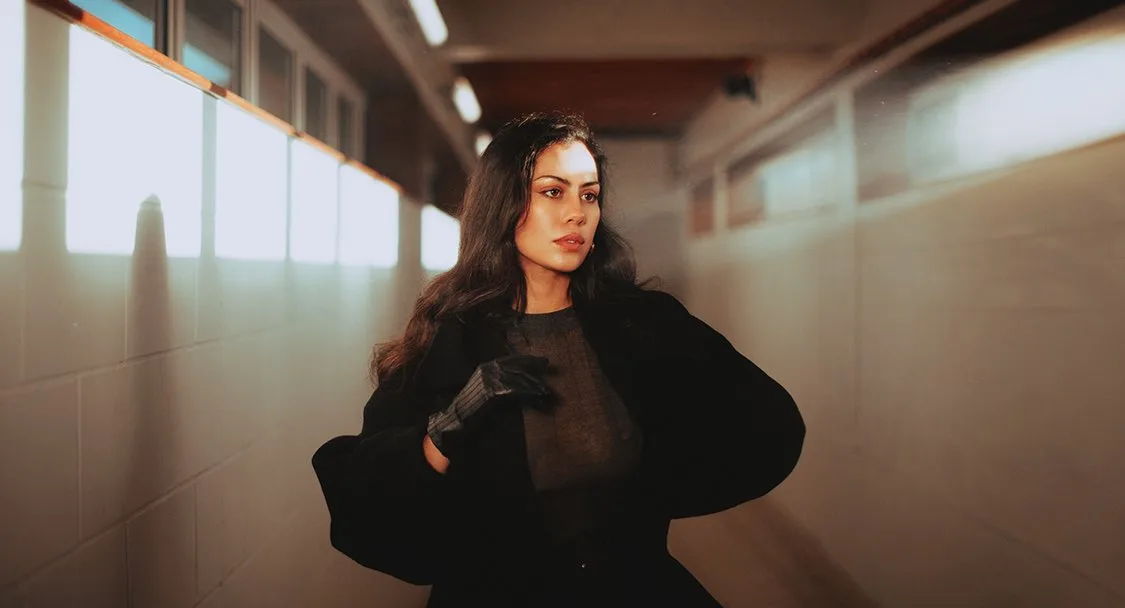 Jasmine Jardot photo 13 — British, Brown