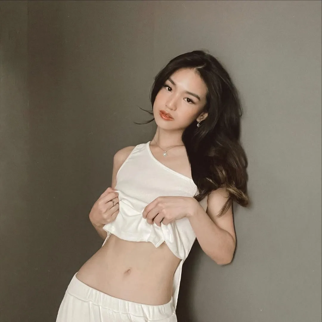 Jazmine Tan photo 9 — Slim, Brown