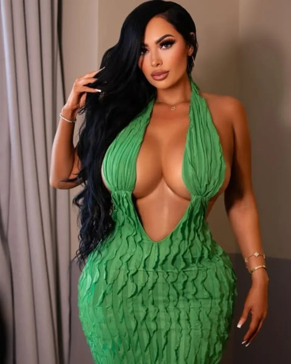 Jenn Marie Jaen — Business Woman, Influencer, Plus Size Model, TikTok Star, American