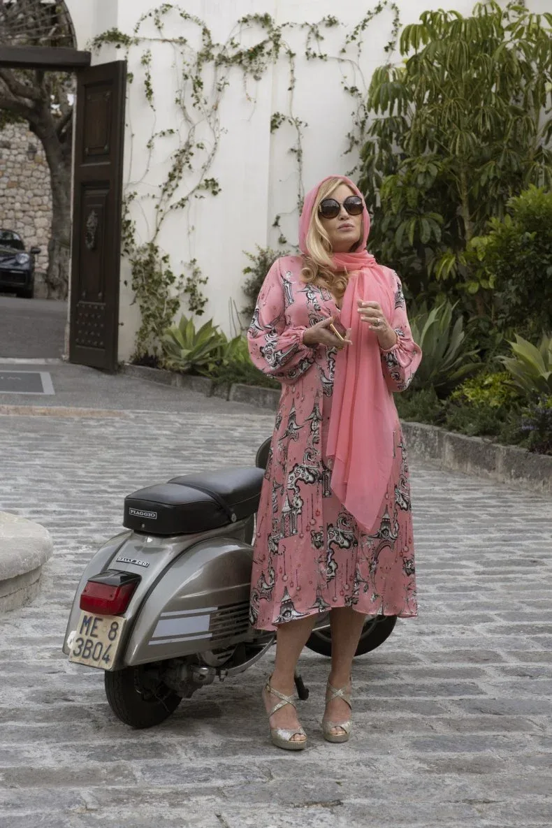 Jennifer Coolidge photo 19 — American, Blonde