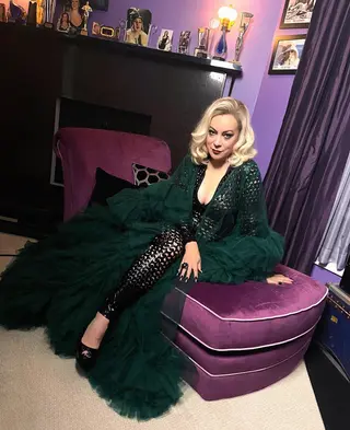 Jennifer Tilly photo 9 — Average, Brown