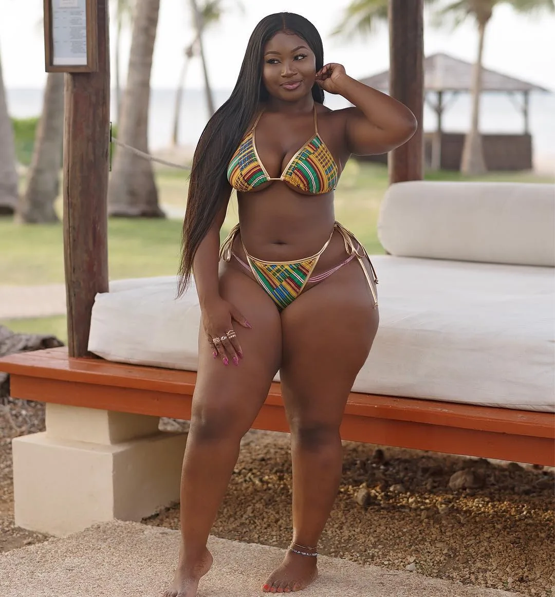 Jessica Ahoufe photo 3 — Black, Plus Size Model