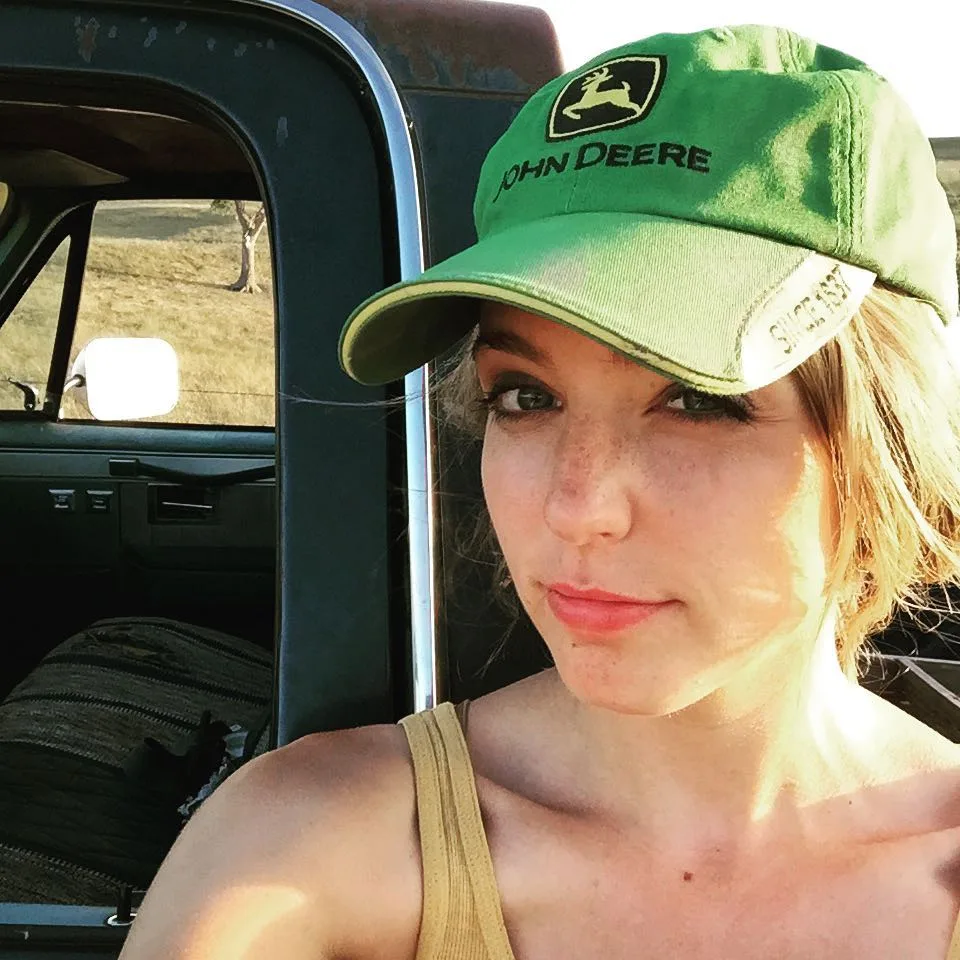 Jessica Rothe photo 9 — Slim, Green