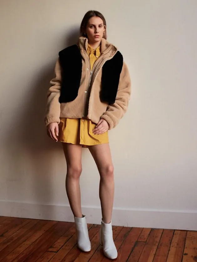 Jillian Crosmas photo 16 — Brown, Caucasian