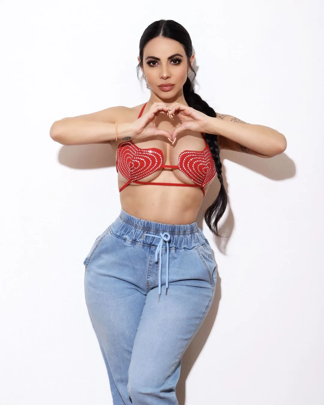 Jimena Sanchez photo 8 — Brown, Average