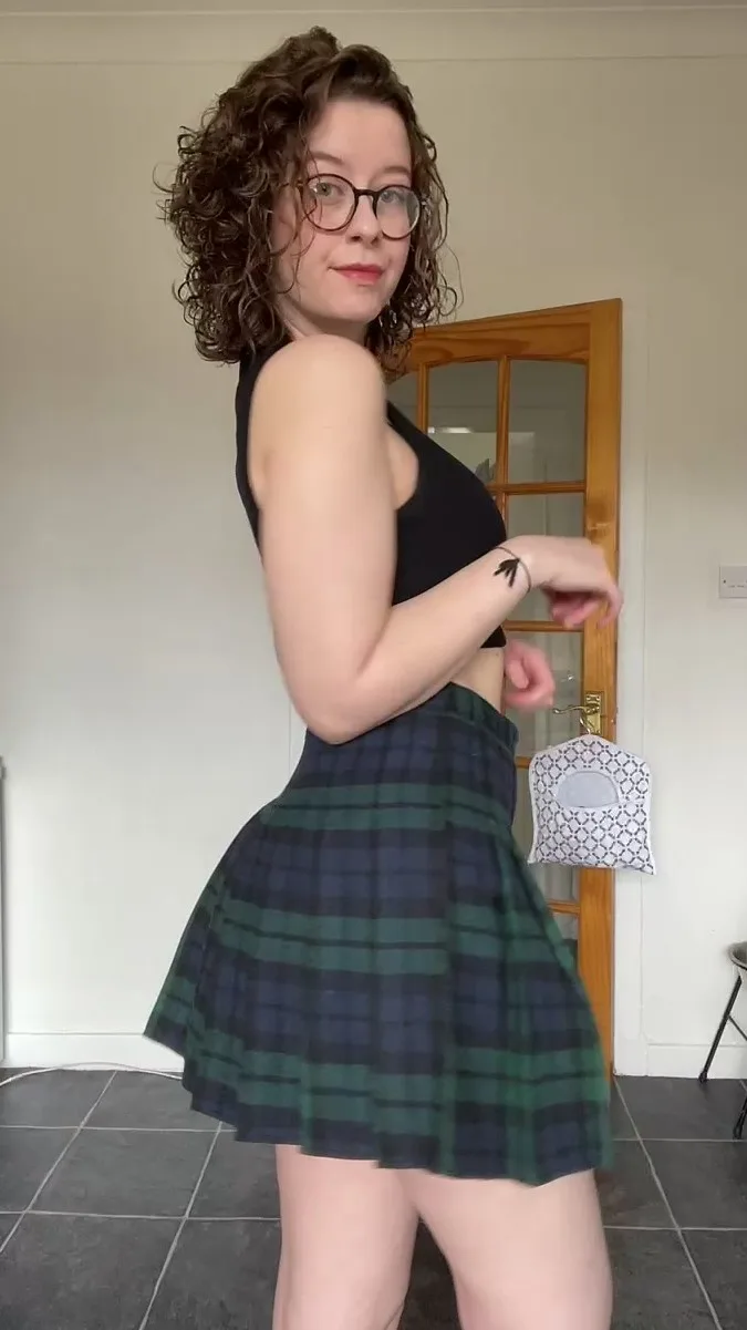 Jo Munroe photo 1 — Irish),  (Northern Irish, Auburn