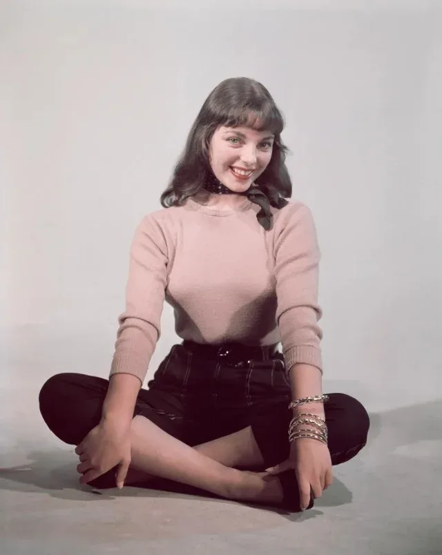Joan Collins photo 13 — British, Black