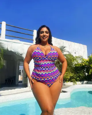 Johanny Valentina photo 3 — Chubby, Brown