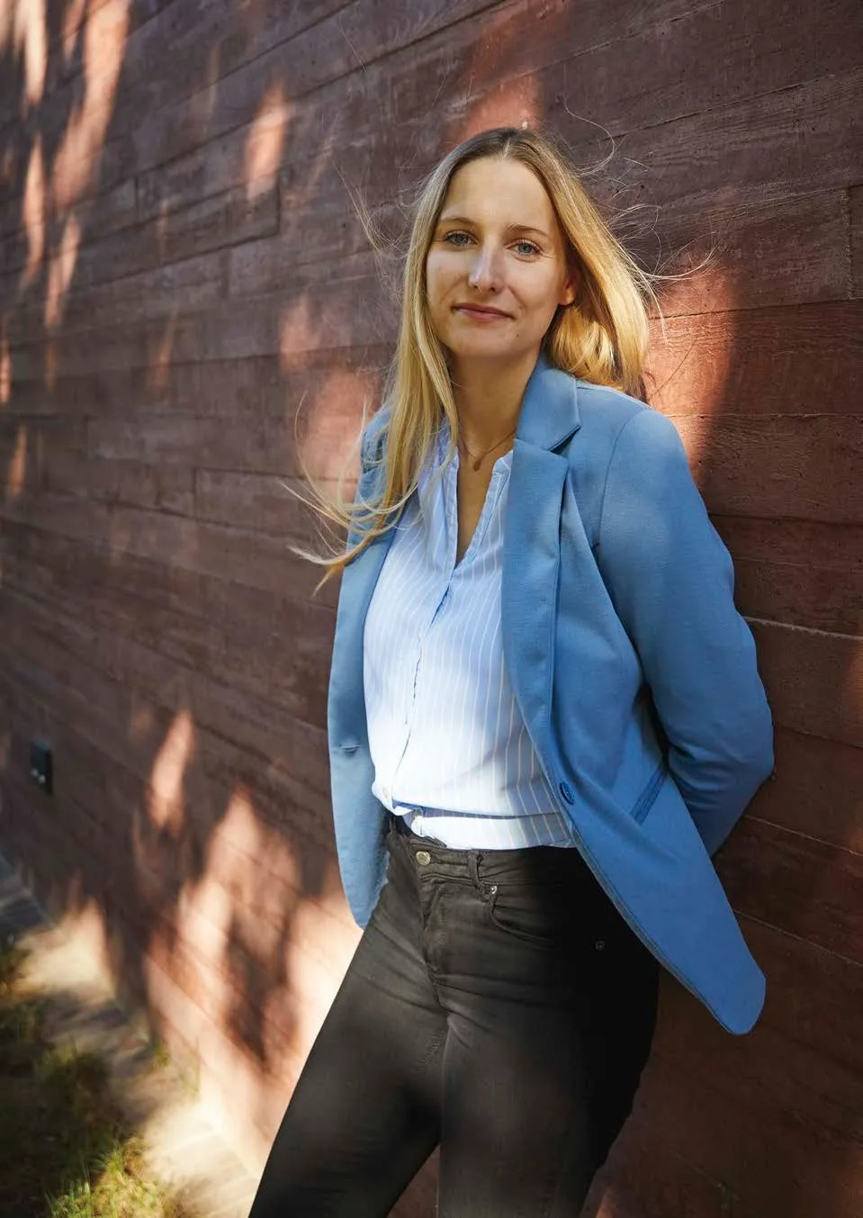 Josephine Ballon photo 2 — Blonde, Blue