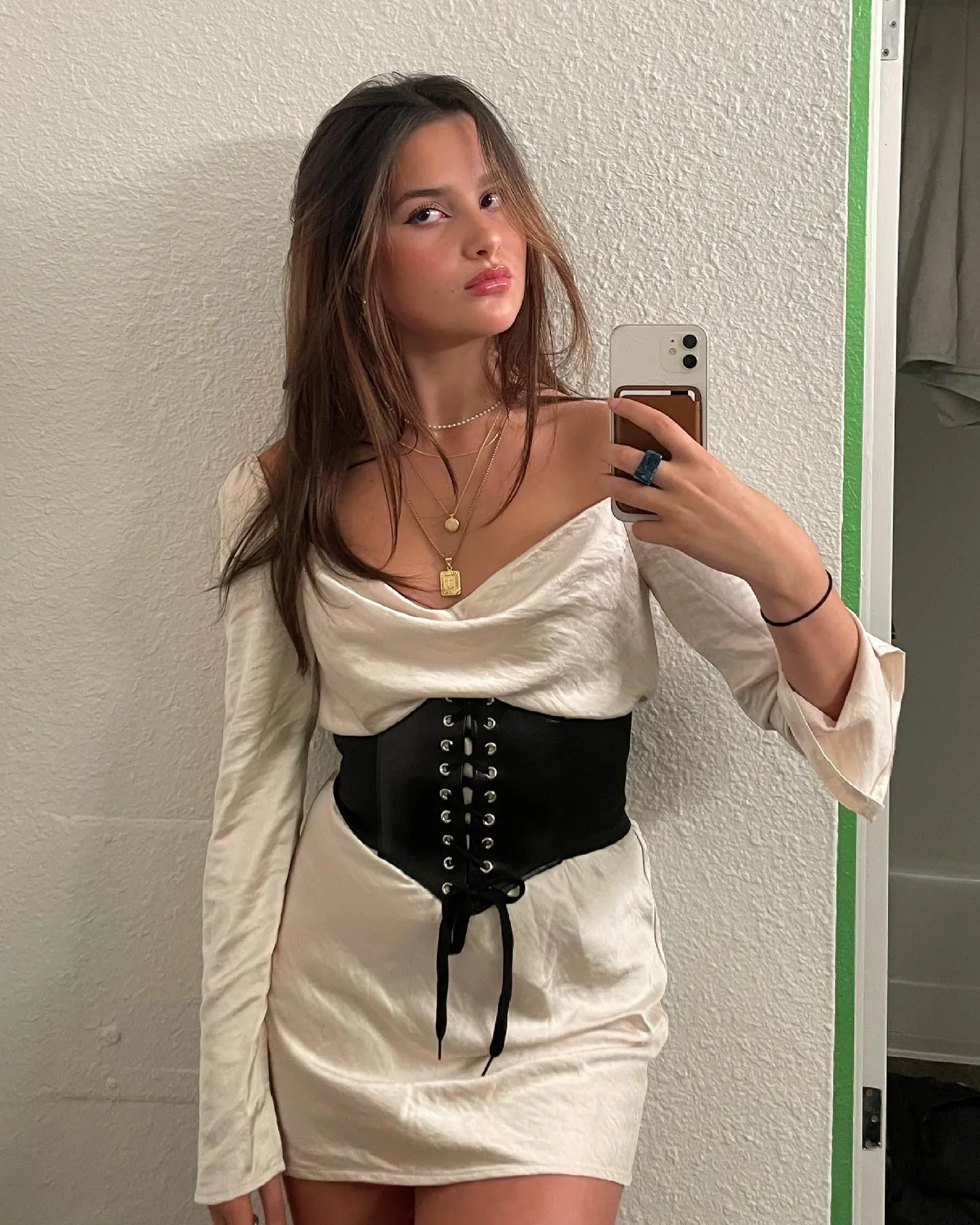 Jules LeBlanc photo 21 — Average, Brown