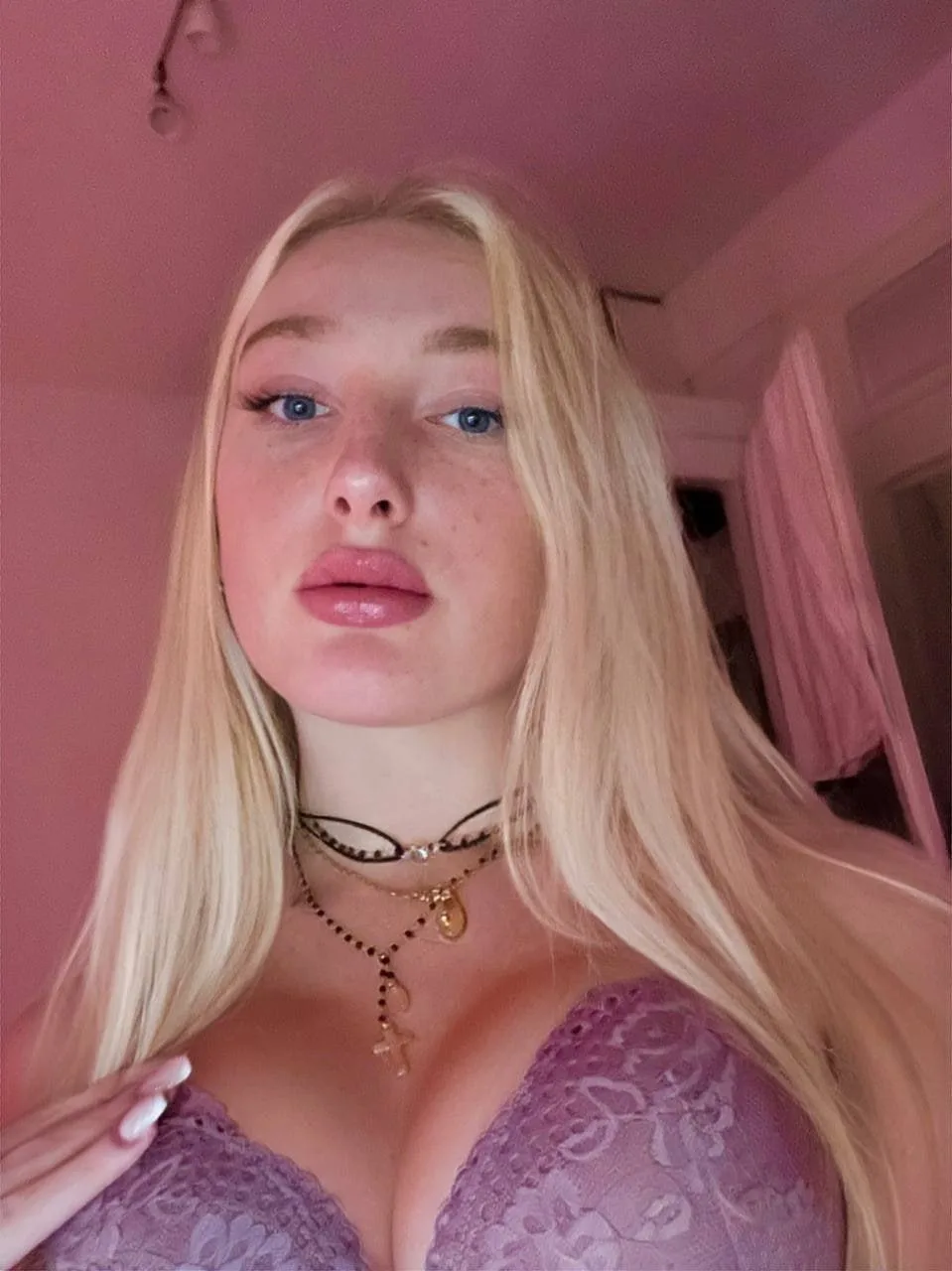 Juli Luxie photo 9 — Average, Brown