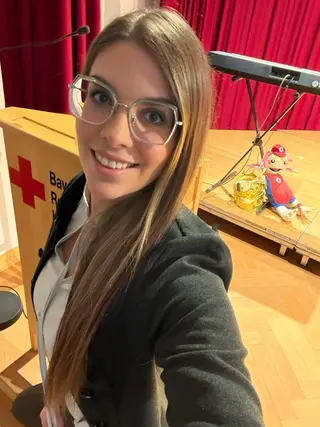 Julia Aschenbrenner photo 1 — German, Brown