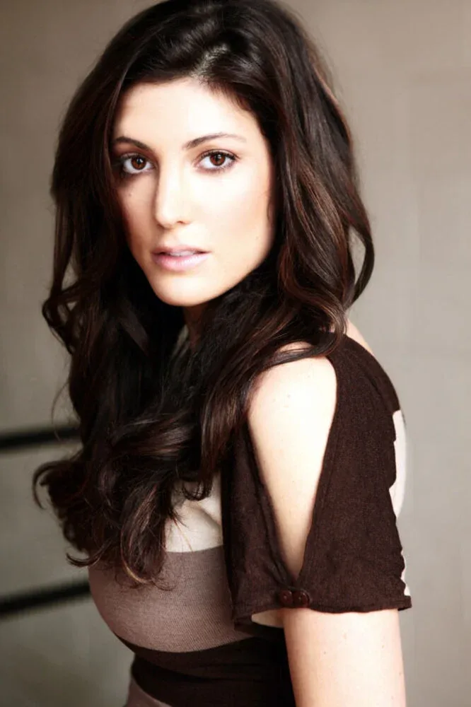 Julia Benson photo 7 — Canadian, Brown