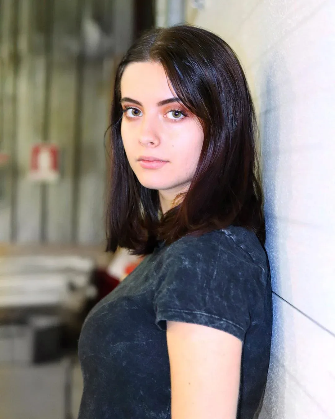 Julia Burch photo 14 — Brown, Average