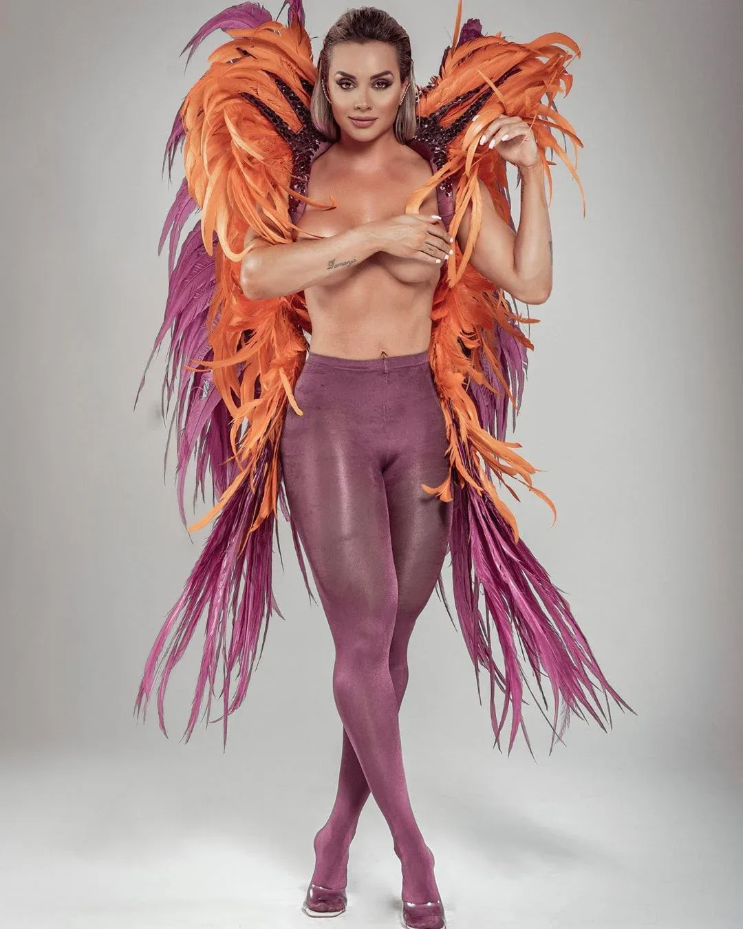 Juliana Salimeni photo 15 — Muscular, Brown
