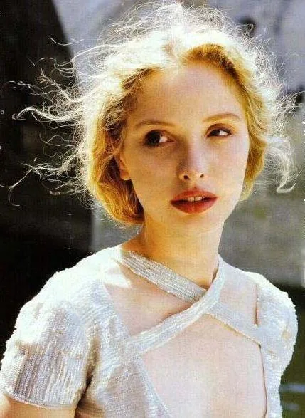 Julie Delpy photo 10 — Green, Caucasian