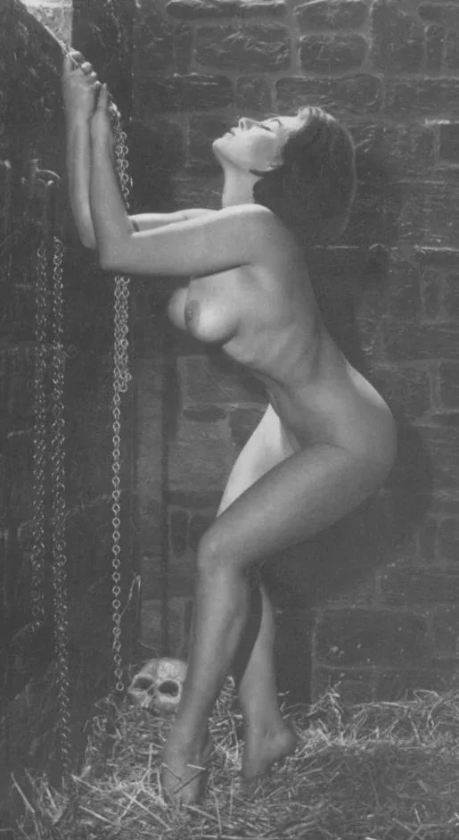 June Palmer photo 8 — Average, Caucasian