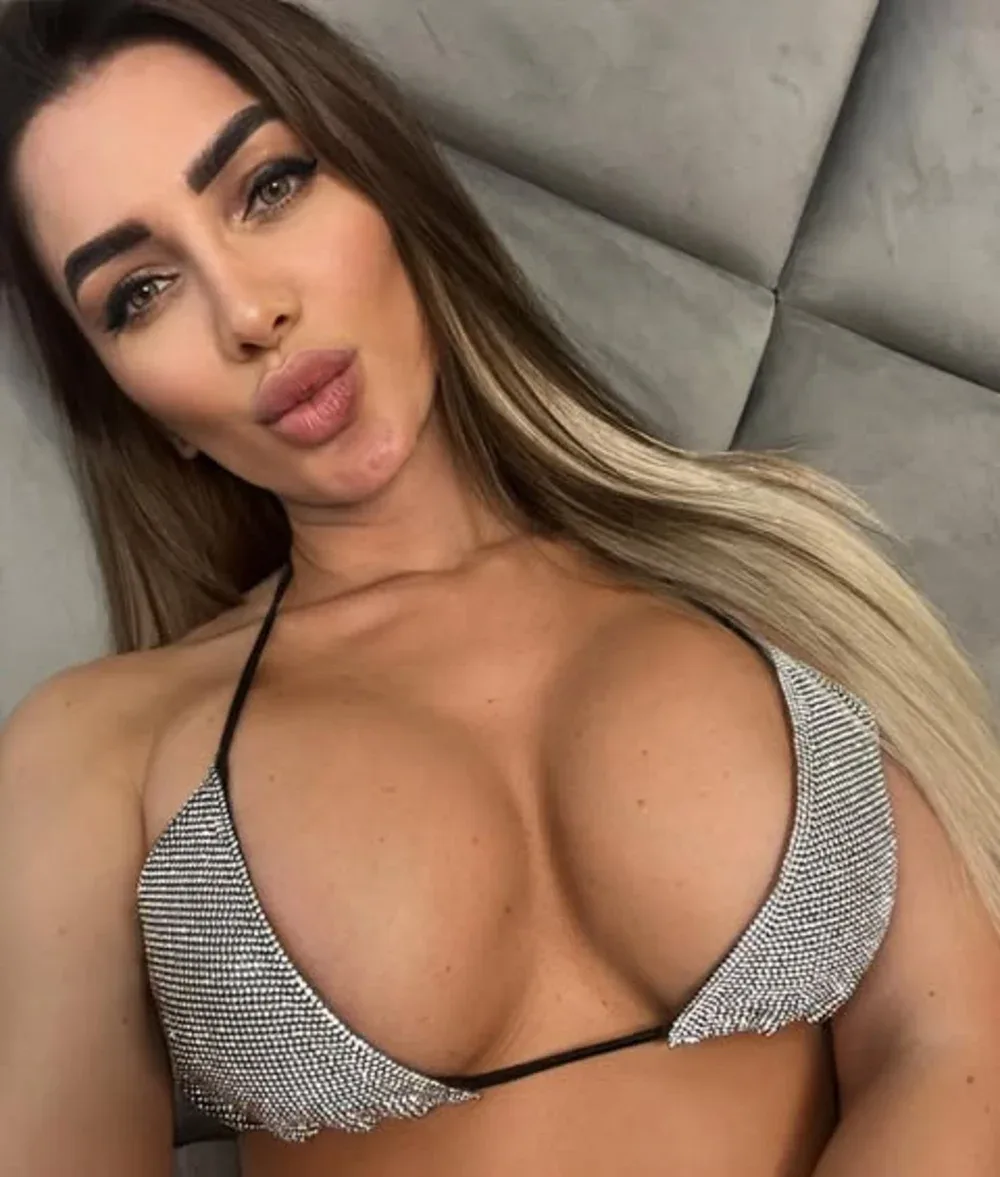 Justinne Jade photo 4 — Green, Caucasian